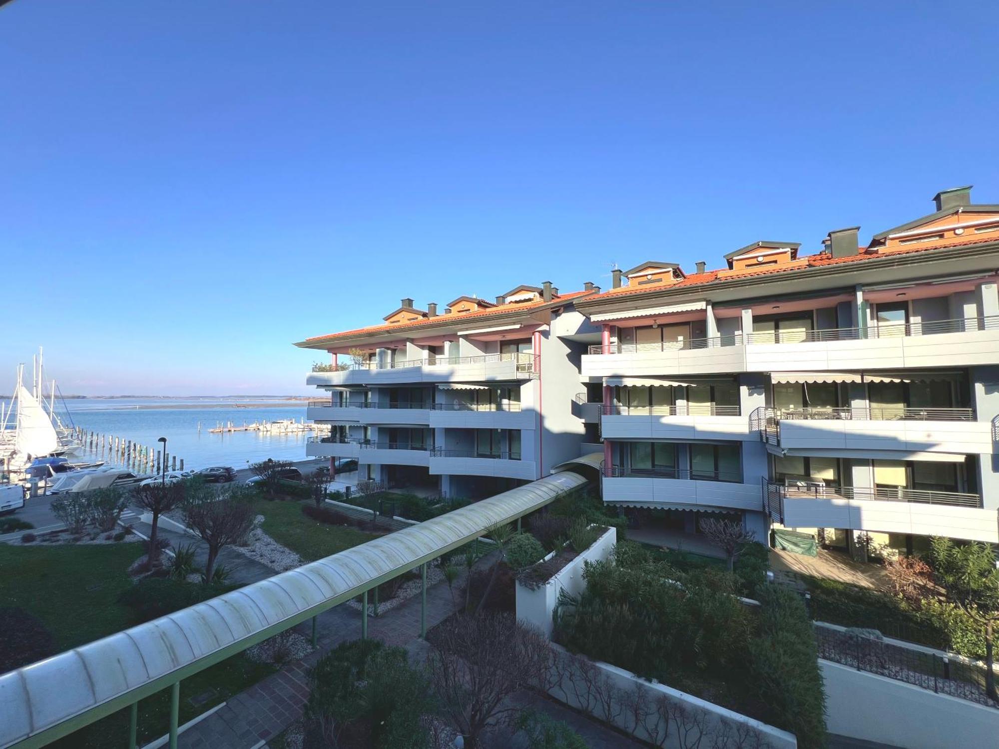 Costa Azzurra Apartment Grado Phòng bức ảnh