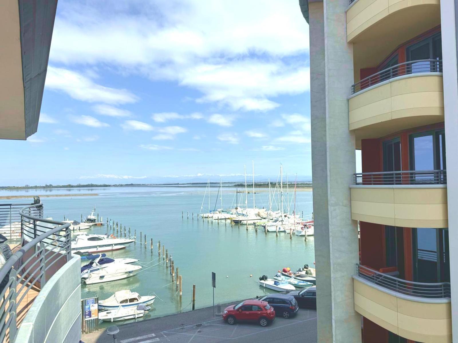 Costa Azzurra Apartment Grado Phòng bức ảnh